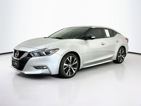 Used 2018 Nissan Maxima Platinum w/ Interior Lighting Package FWD image 3