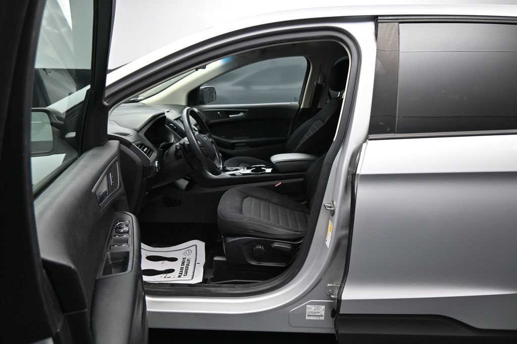 Used 2016 Ford Edge SE FWD image 9