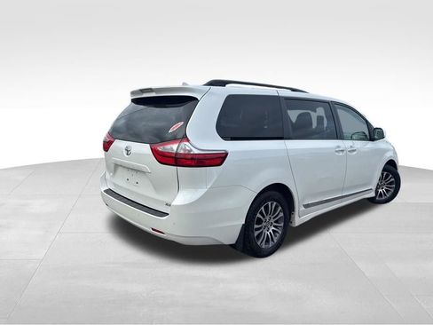 Used 2018 Toyota Sienna XLE Premium FWD image 5