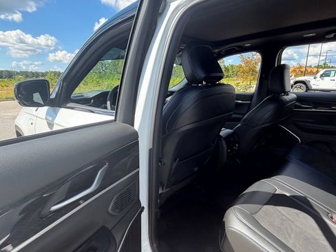 Used 2024 Jeep Grand Cherokee Trailhawk AWD/4WD image 39