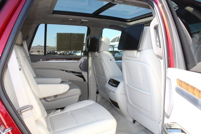 Used 2025 Cadillac Escalade Sport Platinum w/ LPO, ONYX Package AWD/4WD image 17