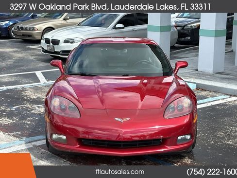 Used 2010 Chevrolet Corvette Coupe w/ 1LT RWD image 4