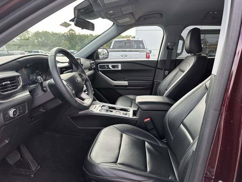 Used 2022 Ford Explorer XLT w/ Equipment Group 202A image 12