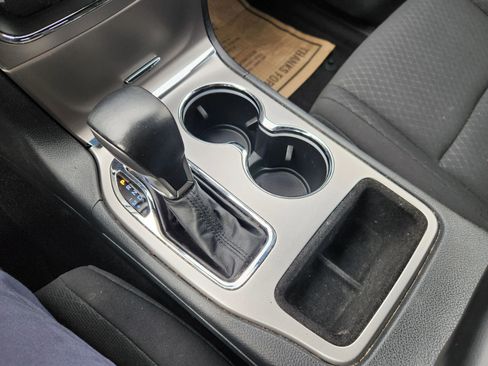 Used 2018 Jeep Grand Cherokee Laredo image 28