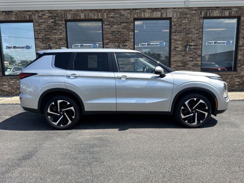 Used 2023 Mitsubishi Outlander SE AWD/4WD image 6