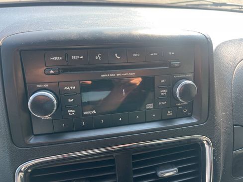 Used 2013 Dodge Grand Caravan SE FWD image 16