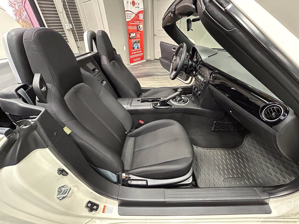 Used 2007 MAZDA MX-5 Miata Touring RWD image 34
