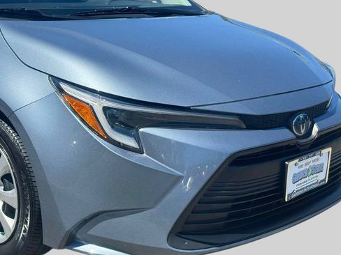 Used 2023 Toyota Corolla LE AWD/4WD image 7