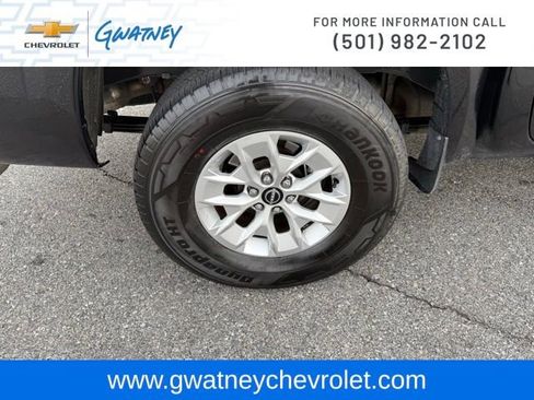 Used 2024 Nissan Frontier SV image 11