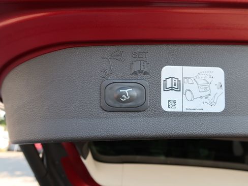 Used 2019 Ford Escape Titanium FWD image 32