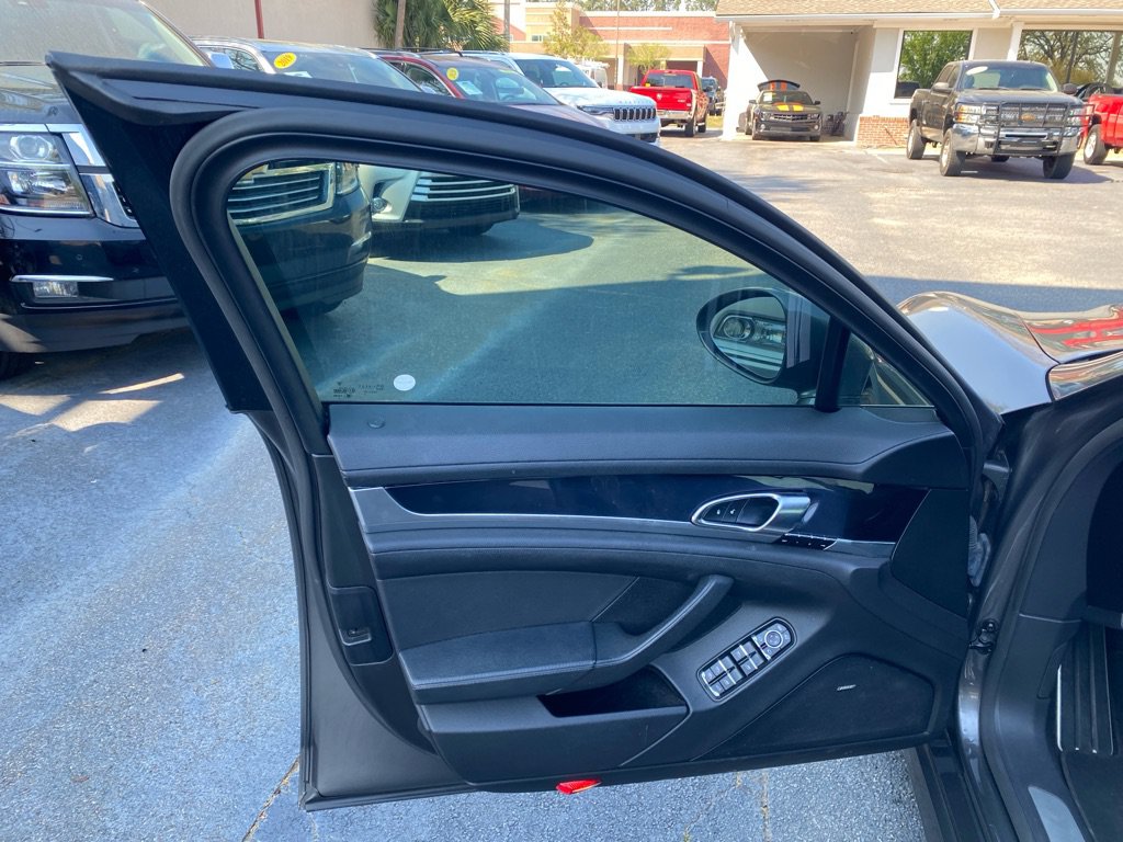 Used 2016 Porsche Panamera image 40