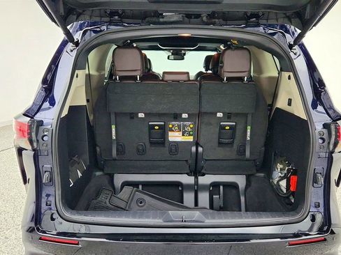 Used 2023 Toyota Sienna Platinum image 25