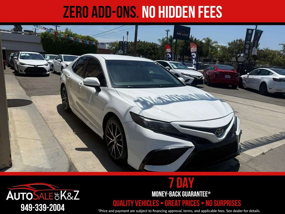 Used 2021 Toyota Camry SE FWD image 2