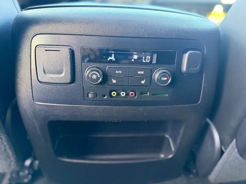 Used 2016 GMC Yukon Denali w/ Open Road Package RWD image 18