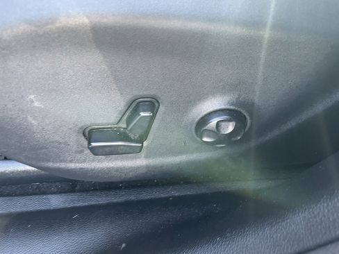 Used 2020 Jeep Cherokee Limited image 13