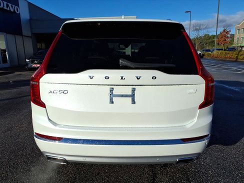 Used 2021 Volvo XC90 T8 Inscription w/ Lounge Package image 4