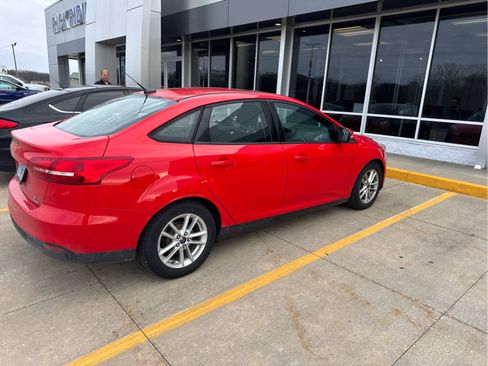 Used 2015 Ford Focus SE image 3