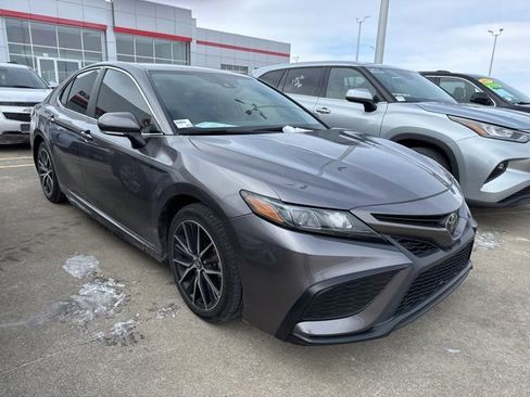 Used 2023 Toyota Camry SE image 11