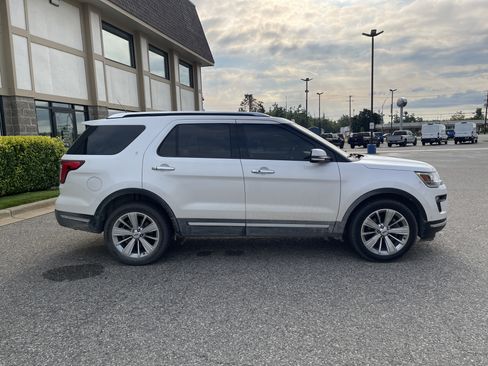 Used 2018 Ford Explorer Limited w/ Equipment Group 301A AWD/4WD image 3
