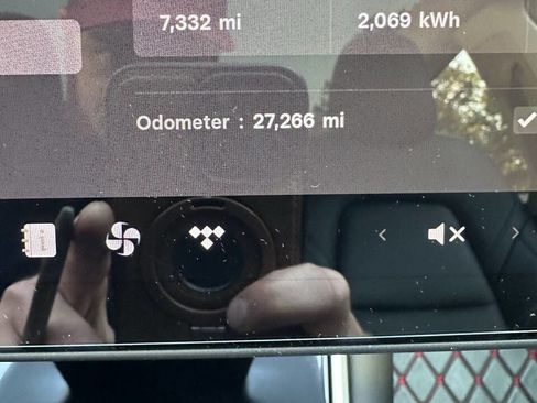 Used 2021 Tesla Model Y Long Range image 27