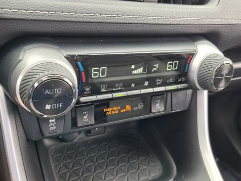 Used 2022 Toyota RAV4 XLE Premium image 20