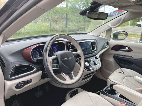 Used 2019 Chrysler Pacifica Limited w/ Advanced Safetytec Group FWD image 10
