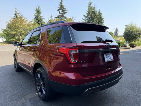 Used 2017 Ford Explorer XLT w/ Equipment Group 202A AWD/4WD image 6