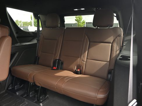 Used 2023 Chevrolet Tahoe High Country w/ Advanced Technology Package AWD/4WD image 35