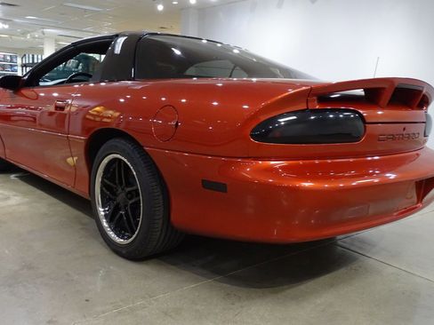 Used 2001 Chevrolet Camaro Z28 w/ SS Performance/Appearance Pkg RWD image 9