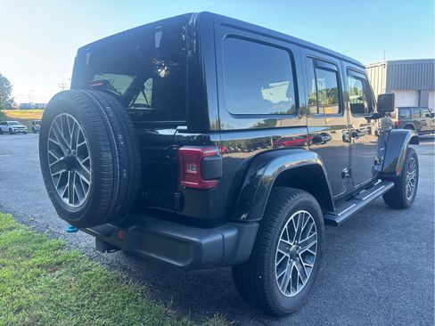Used 2023 Jeep Wrangler Unlimited Sahara w/ Cold Weather Group AWD/4WD image 27