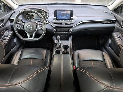Used 2021 Nissan Altima 2.5 SR w/ SR Premium Package FWD image 3