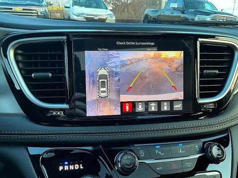 New 2026 Chrysler Pacifica Pinnacle w/ Trailer Tow Group AWD/4WD image 26