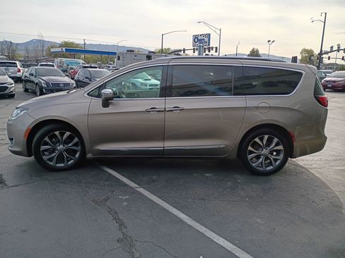 Used 2018 Chrysler Pacifica Limited image 4