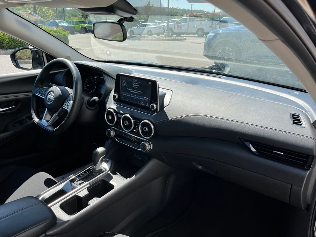 Used 2025 Nissan Sentra SV FWD image 27