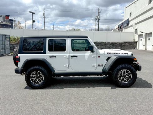 Used 2026 Jeep Wrangler Unlimited Rubicon AWD/4WD image 8