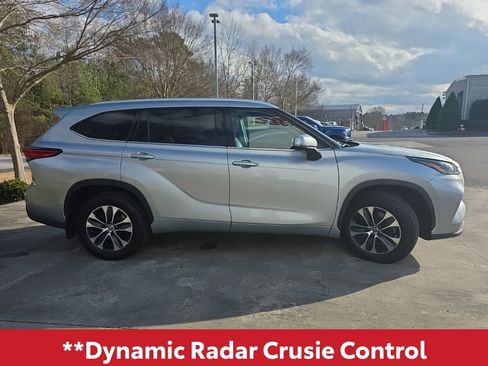 Used 2022 Toyota Highlander XLE image 9
