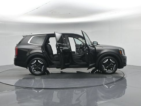 Used 2024 Kia Telluride S FWD image 5