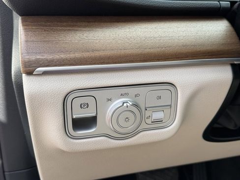 Used 2024 Mercedes-Benz GLE 350 4MATIC image 18