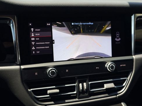 Certified 2025 Porsche Macan image 19