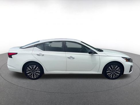Used 2025 Nissan Altima 2.5 SV FWD image 16