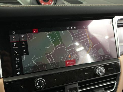 Used 2022 Porsche Macan S image 47