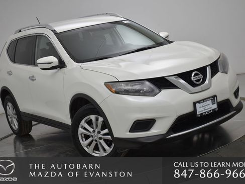 Used 2016 Nissan Rogue SV image 2