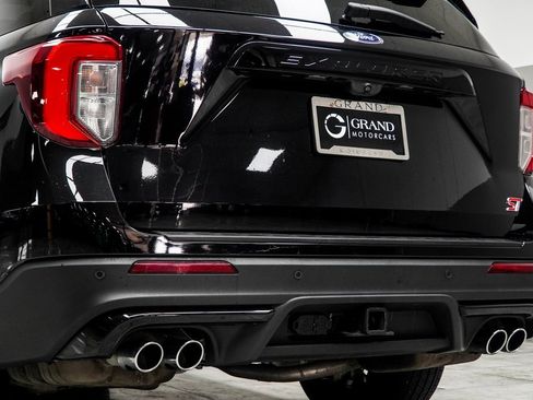 Used 2022 Ford Explorer ST image 11