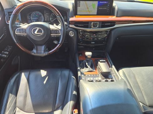 Used 2017 Lexus LX 570 4WD image 2