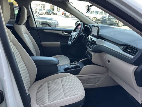 Used 2020 Ford Escape SE image 10