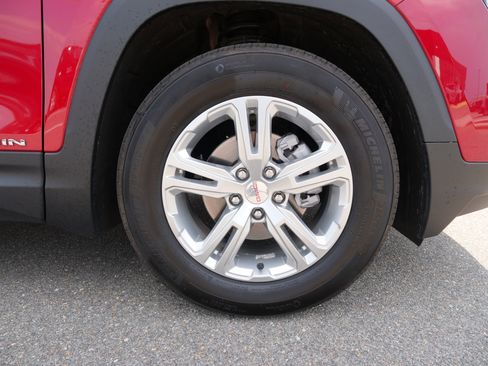 Used 2024 GMC Terrain SLE w/ Driver Convenience Package image 8