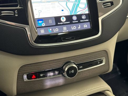 Certified 2023 Volvo XC90 T8 Ultimate w/ Lounge Package AWD/4WD image 21