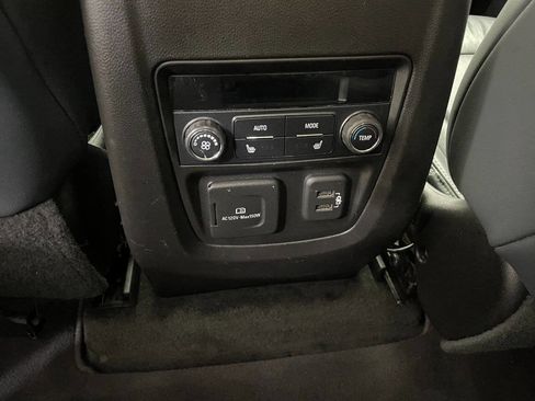 Used 2019 Buick Enclave Premium image 25