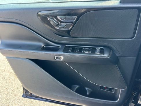 Used 2023 Lincoln Aviator AWD w/ Elements Package image 11