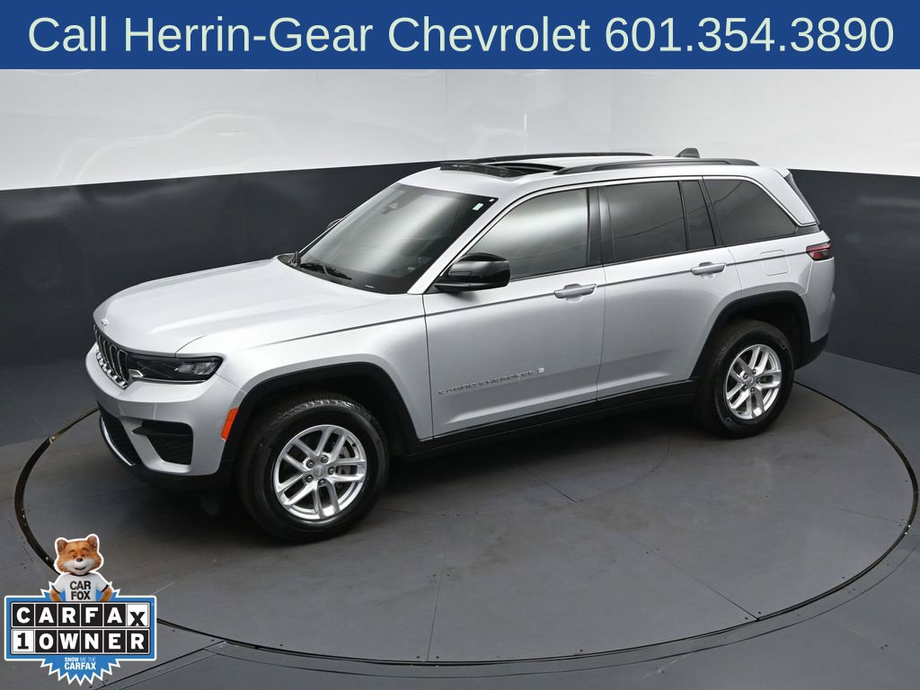 Used 2025 Jeep Grand Cherokee Laredo X w/ Luxury Tech Group I RWD image 31